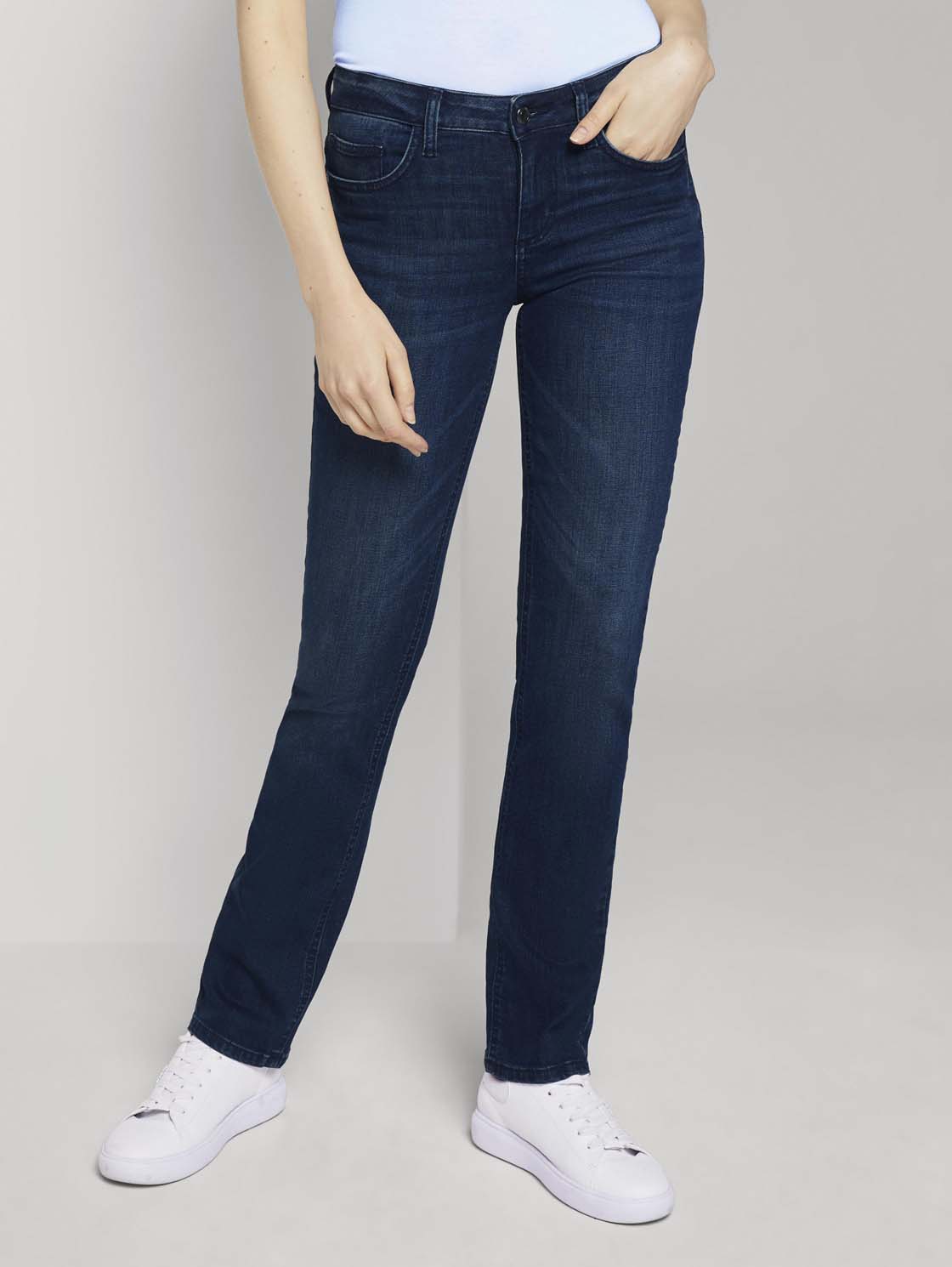 Alexa Straight Jeans