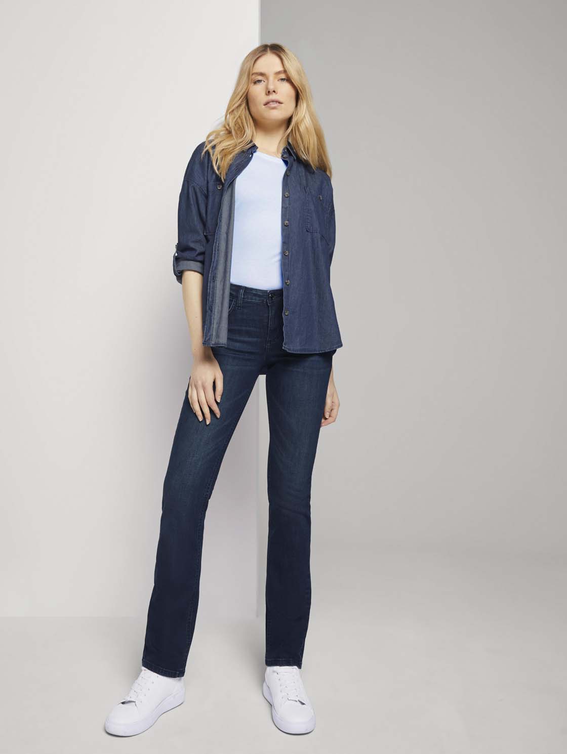 Alexa Straight Jeans